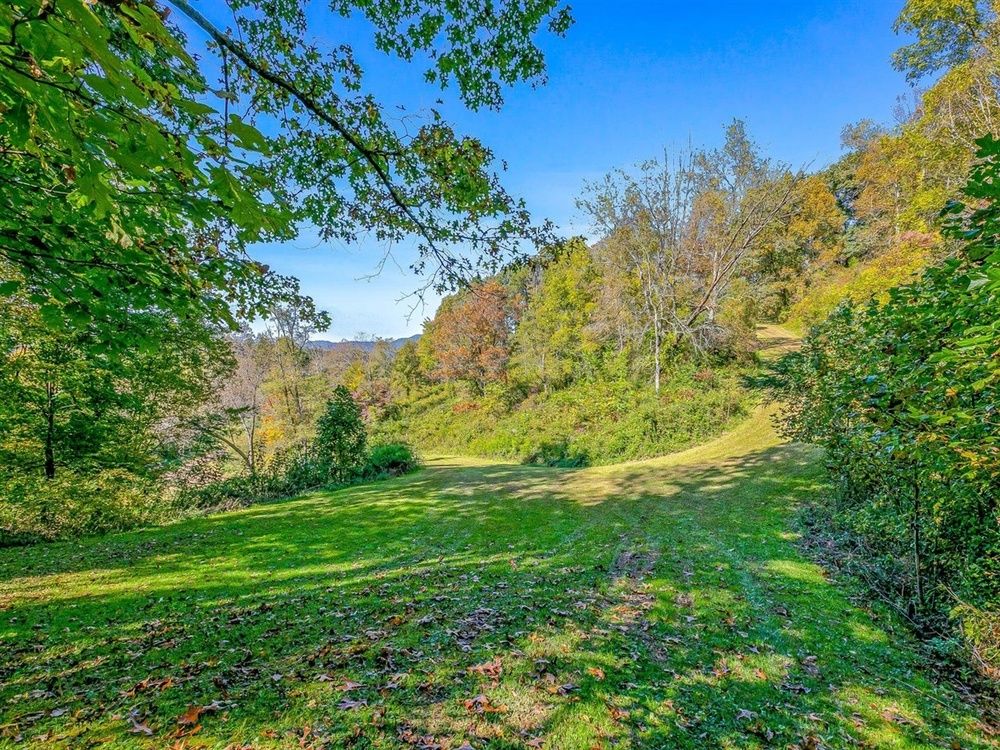 237 Ratcliff Cove Rd., Waynesville, NC 28786
